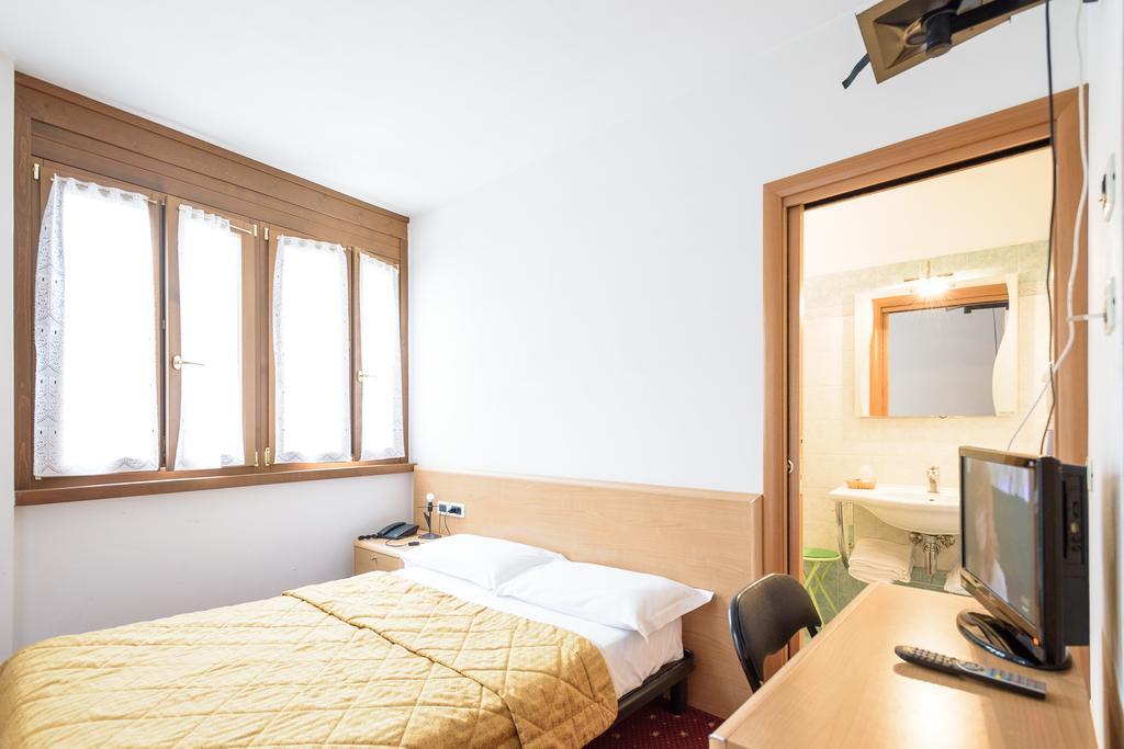 Hotel Doria Nago Buitenkant foto